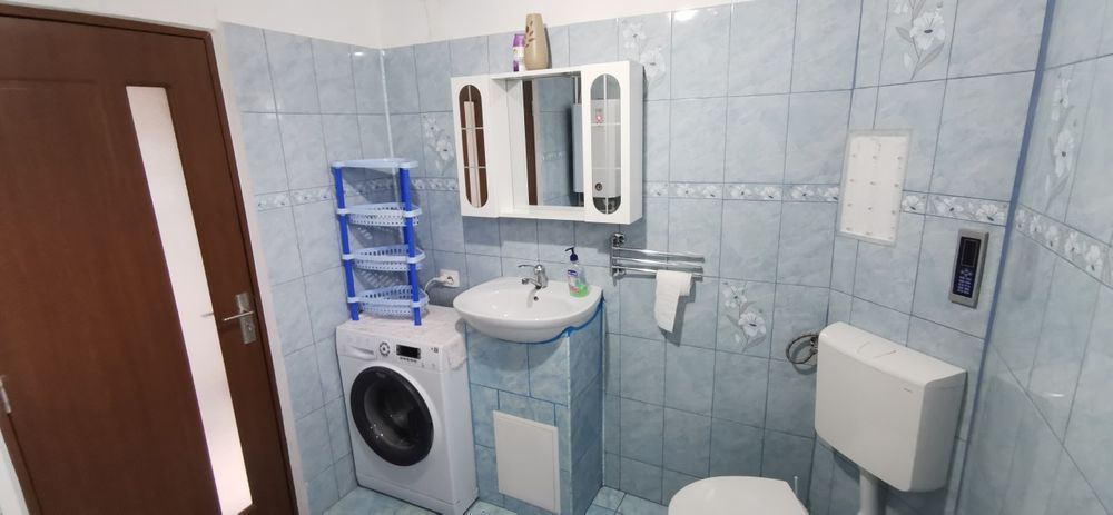 Apartament doua camere curte plus terasa - de închiriat