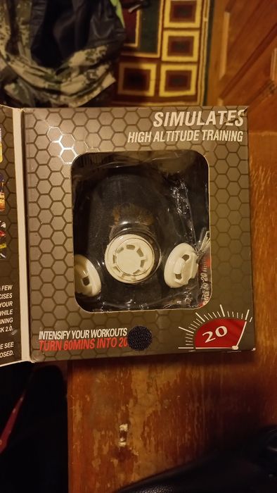 Trenirovka uchun maska sotiladi yangi