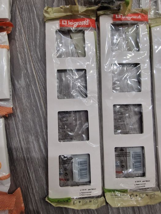 Розетки в комплекте с рамками