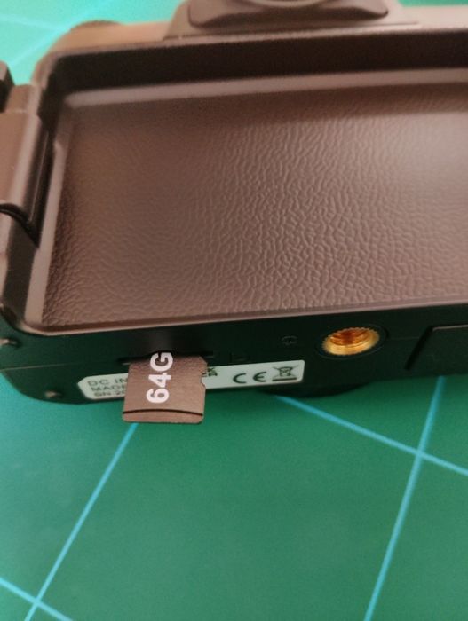 Фотоапарат 4К ultra HD + 64GB карта памет със няколко обектива.