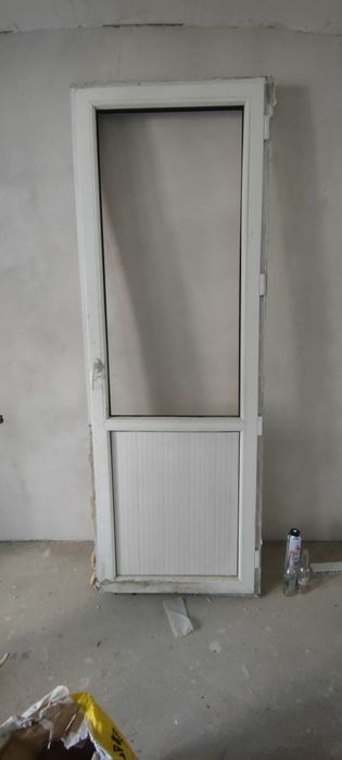 Продам б/у пластиковое окно с дверью