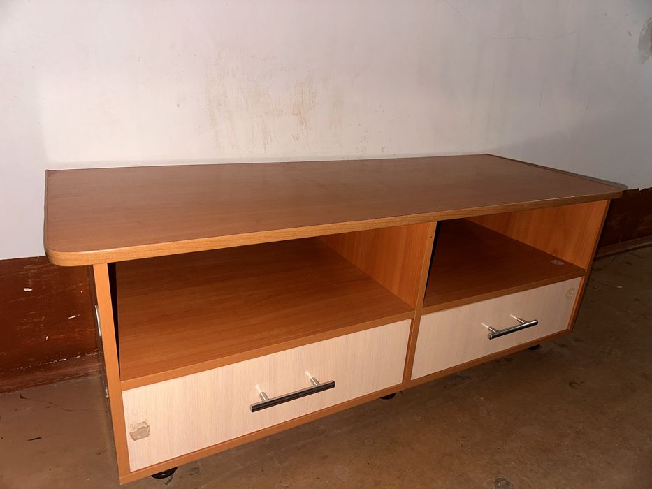 Полка в хорошем состоянии