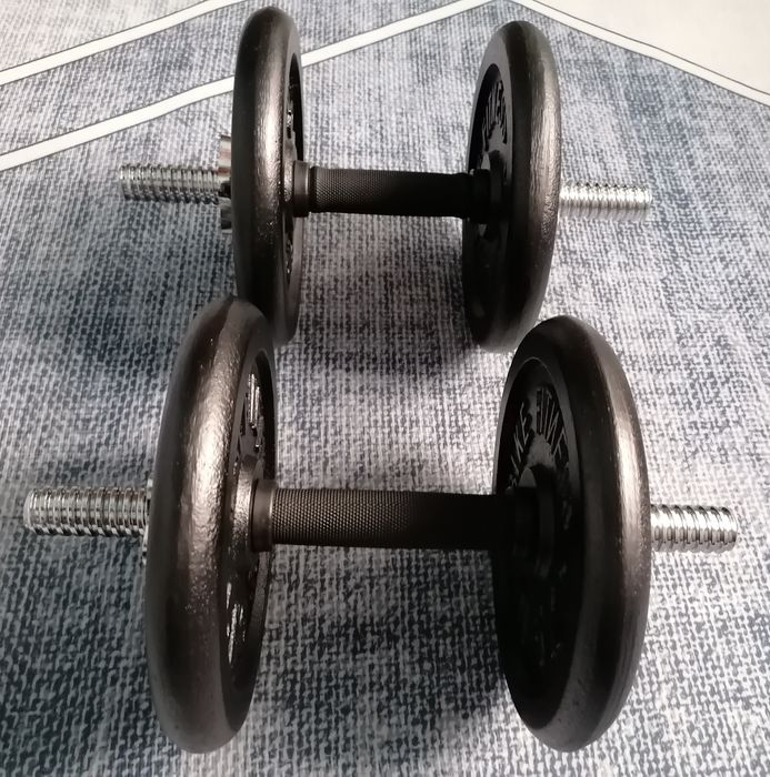 Gantere si aparate antrenament fitness