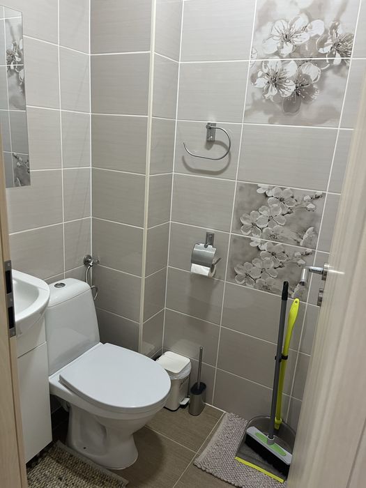 Vand apartament 3 camere, decomandat, în cartierul Arhitecțiilor. Prop