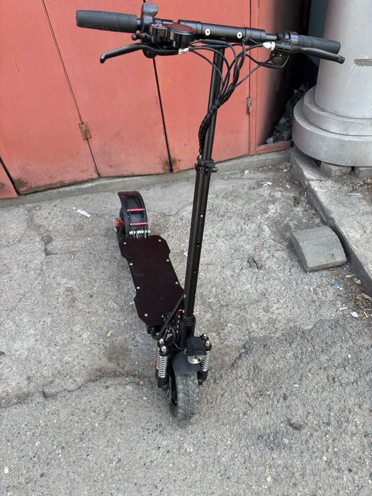 Полноприводный электросамокат