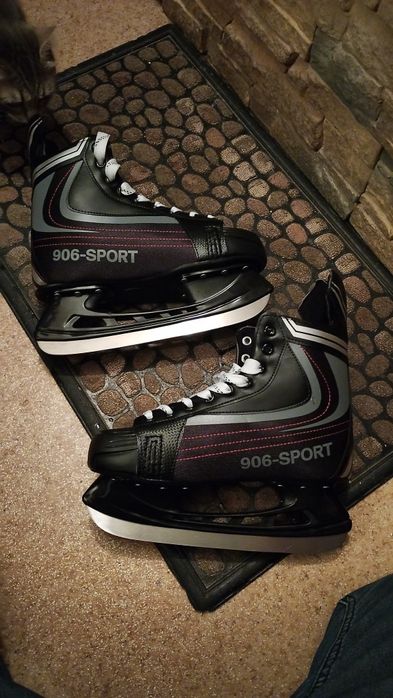 Продам коньки 42-44
