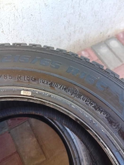 Vând cauciucuri 215/65/16.CEURI