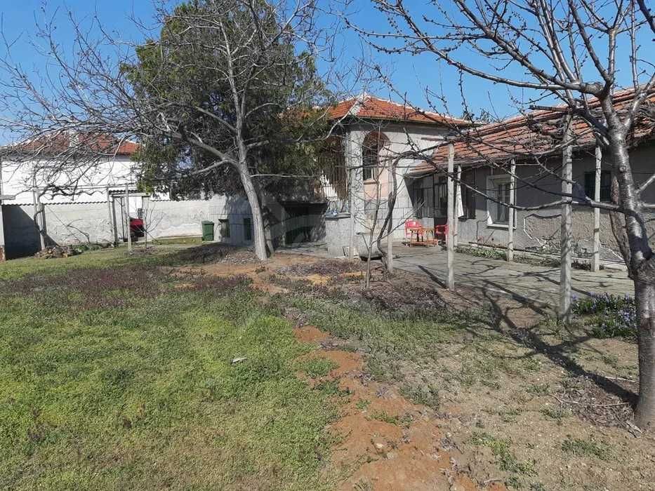 1дка двор! Къща в Чешнигирово! 69531