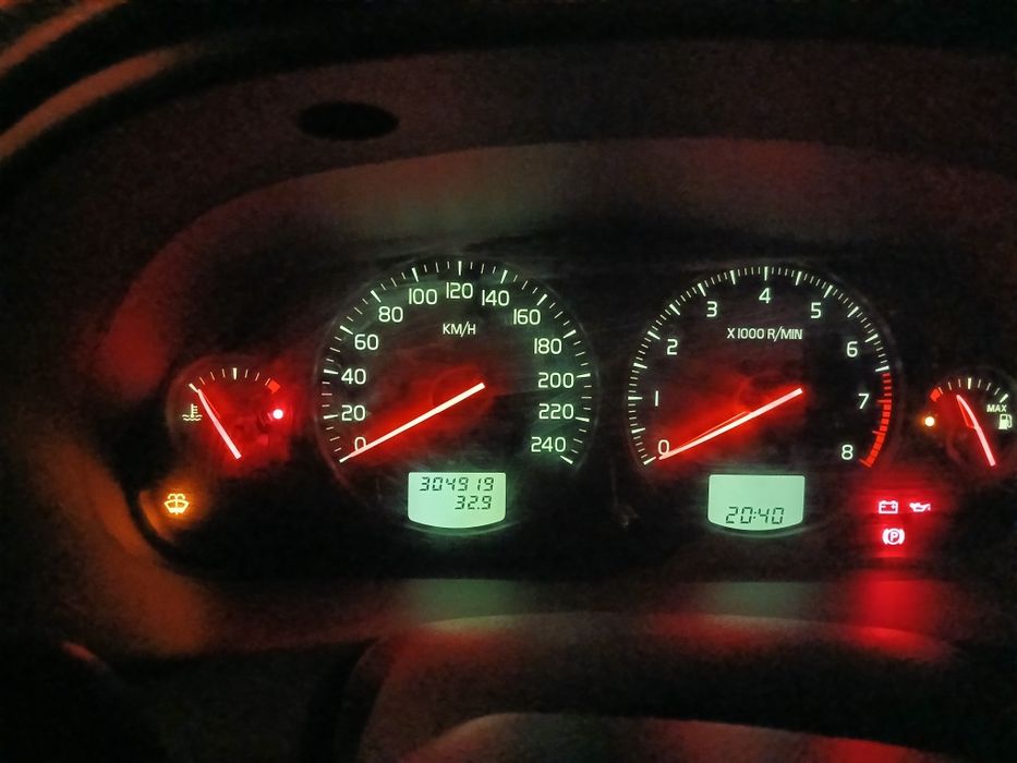 Vând piese din dezmembrări ptr auto volvo v40 2003