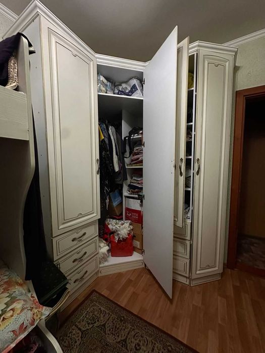 Шифоньер угловой