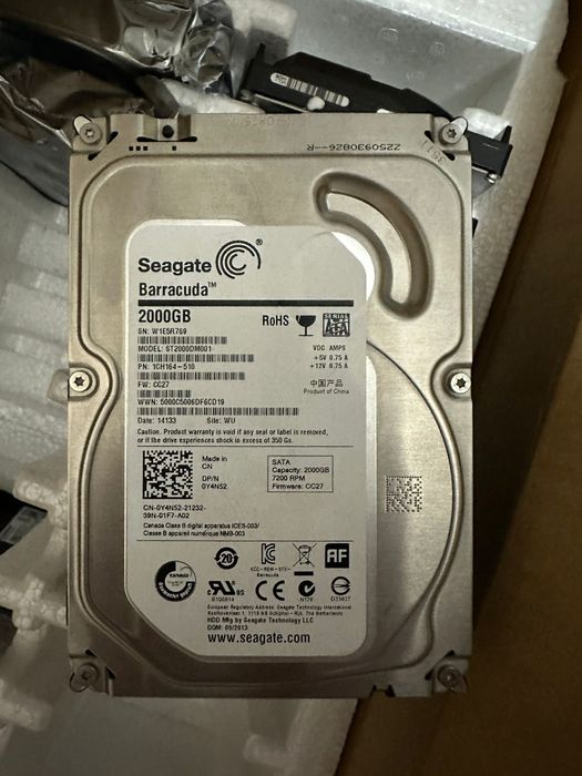 SSD диски и жёсткий диски разных обедов