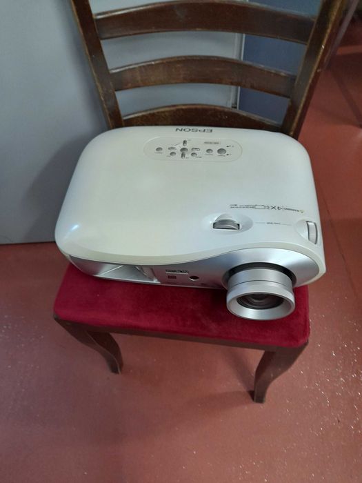 Video proiector EPSON EMP-TW700 - defect