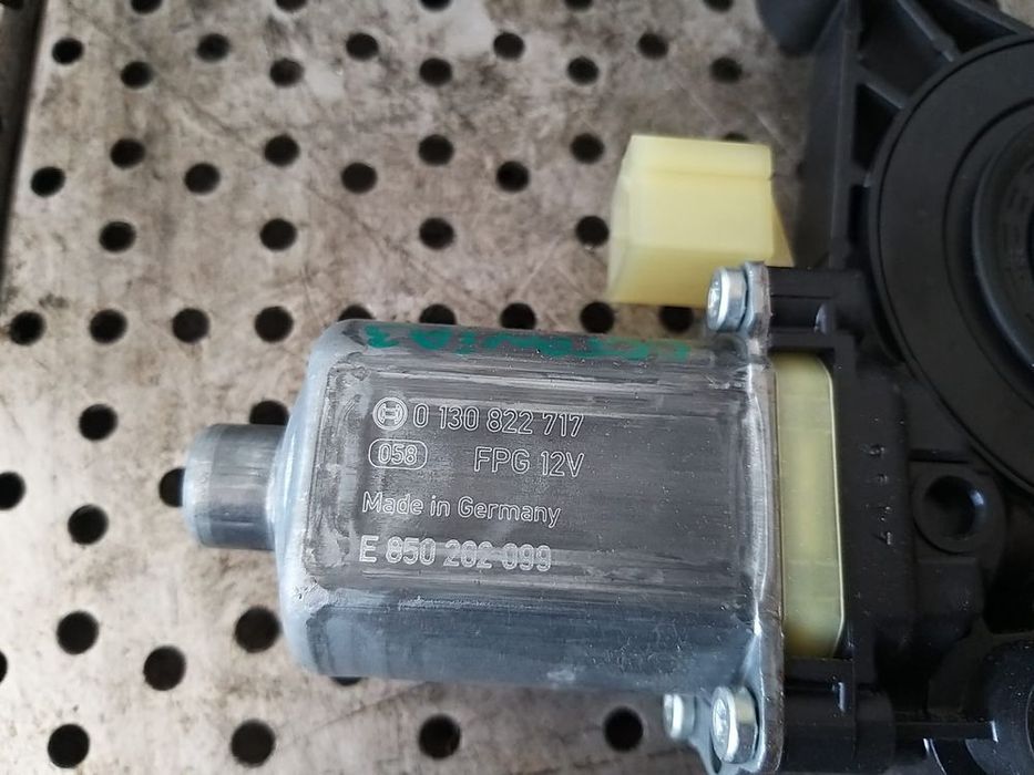 Motoras macara stanga fata skoda octavia 3 5e 5q0959801b 0130822717