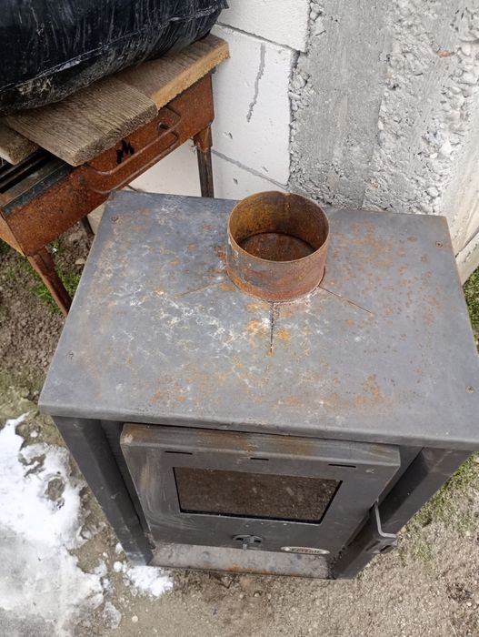 Soba din fier căptușită in interior cu cărămidă din șamotă