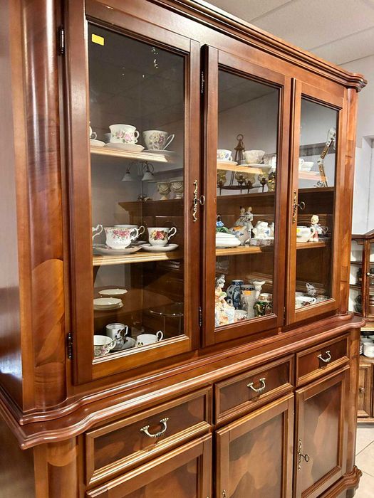 Класически витринен шкаф Холандия