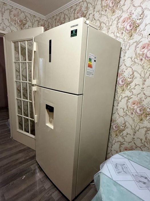 Холодильник Samsung