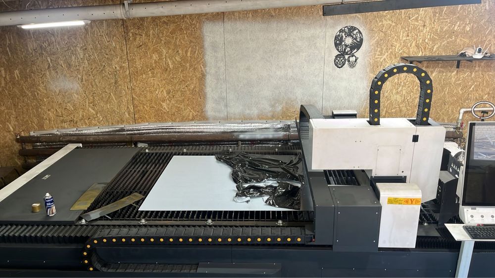 Лазерный станок для резки металла!!