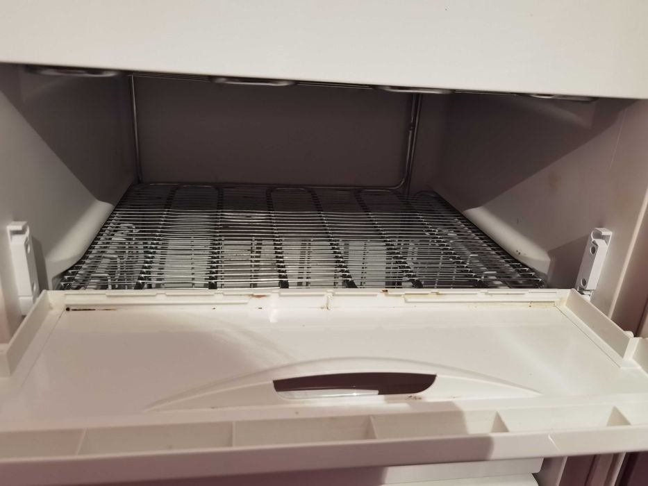 Продавам вертикален фризер Siltal – отлично състояние