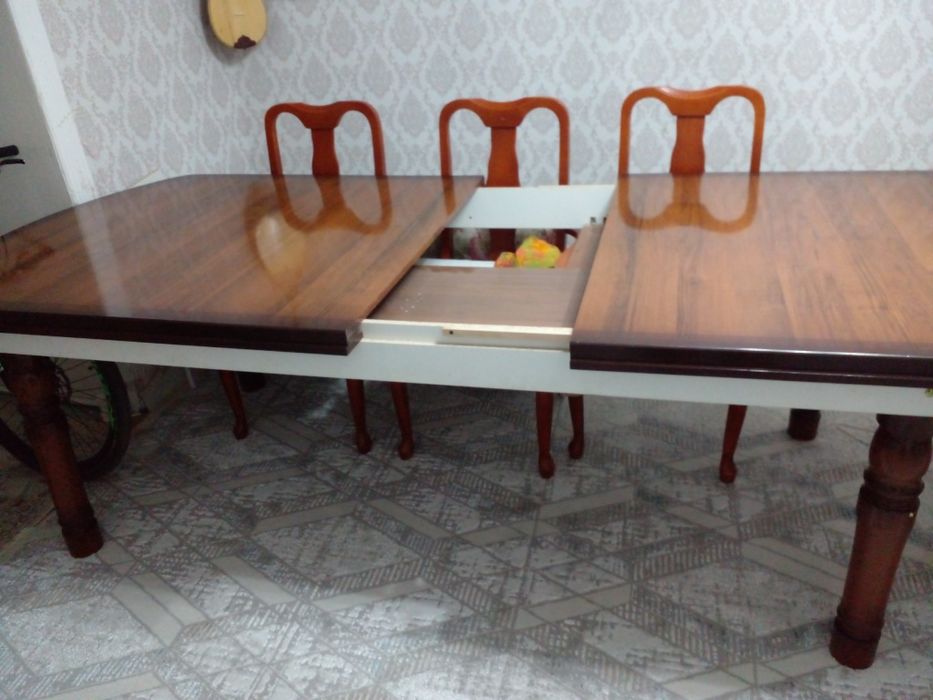 Гостиный стол срочно