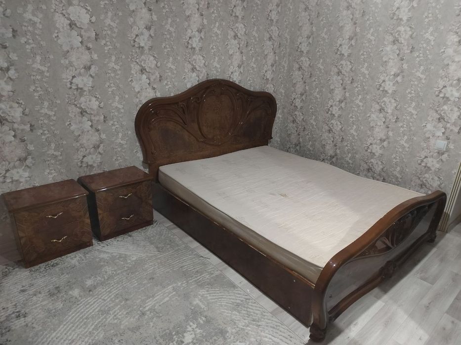 Тумбы,кровать               .