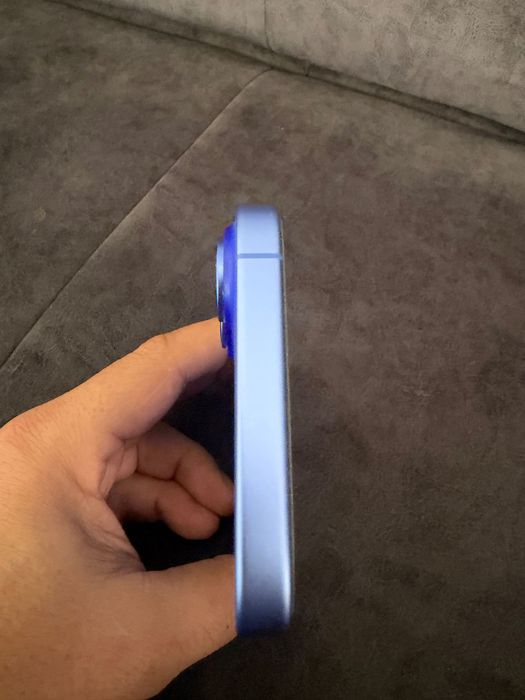 смартфон iPhone 16