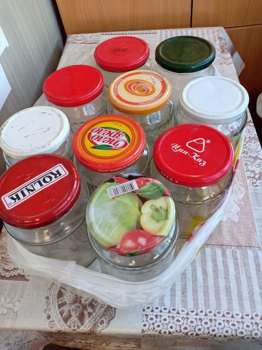 Банки с крышками