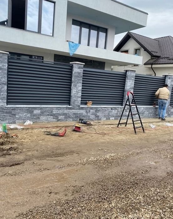 Vând /confecționăm garduri din fier forjat
Șipcă metalică
Plasă bordur