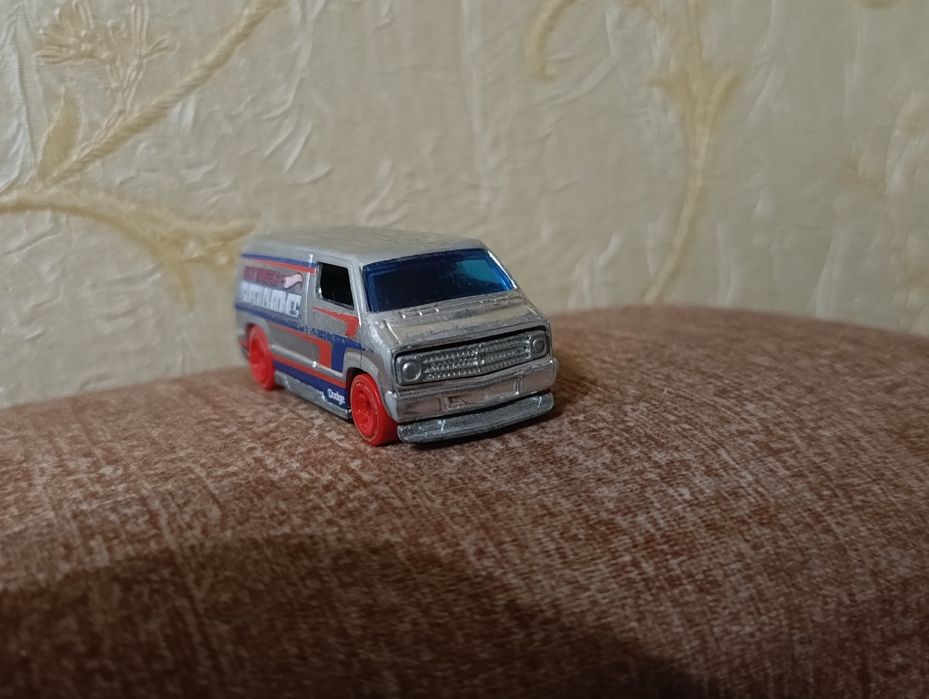 Hotwheels Custom 77 Dodge Van