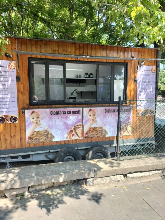 Vând rulota food truc