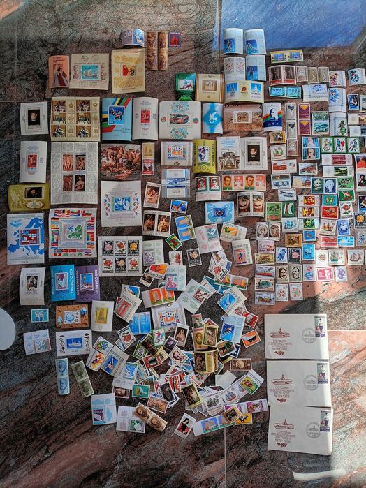 Пощенски марки и пликове от СОЦА в перфектно състояние.