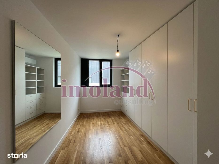 Vanzare - Townhouse 6 camere - mobilat + 2 locuri parcare Avalon Estat