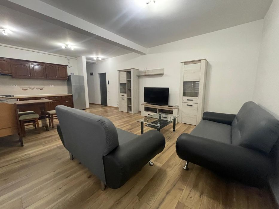 Apartament modern 2 camere cu balcon mare de inchiriat, zpna centrala, str.Tineretului