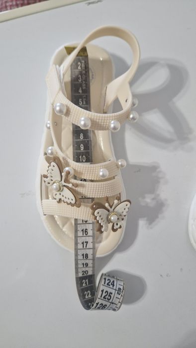 Продам детские босоножки