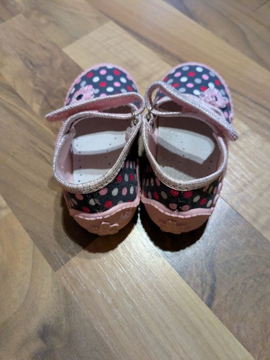 Детски пантофи за момиче.