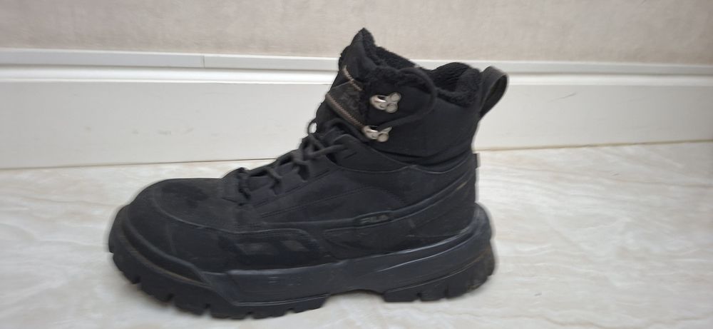 Продам зимнею обувь FILA 45 размер