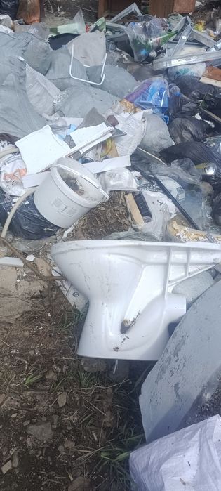 Два унитаза есть