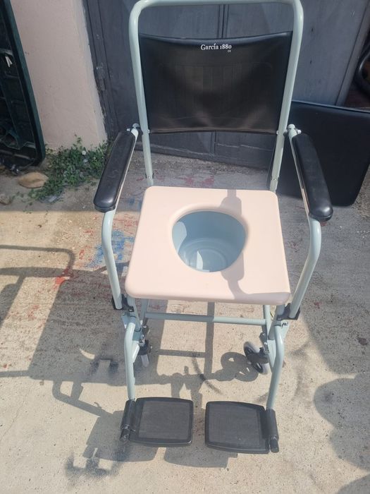 Căruț wc și de duș dizabilități