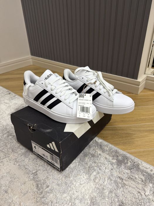 Продаю кроссовки Adidas 36 размер, оригинал!