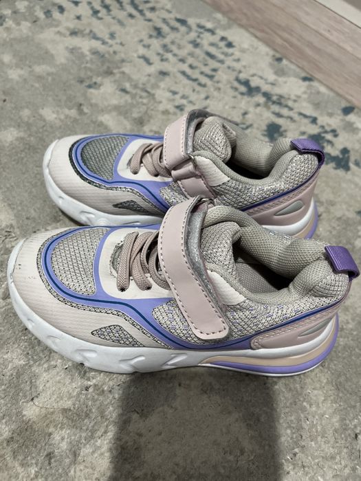 Кроссовки на девочку