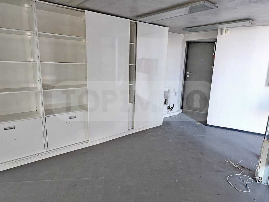 Дава се под наем Магазин в Варна, Гръцка махала - 38 кв.м за 1196.97 € - Снимка #5