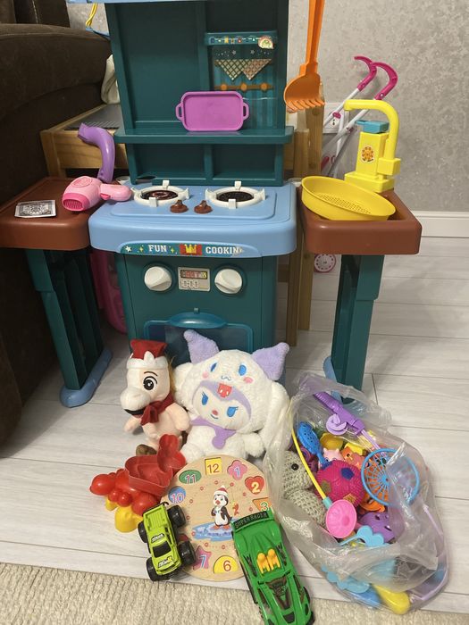 Продам игрушечную кухню
