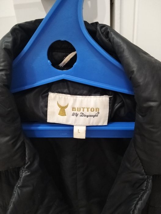 Куртки белая и черная