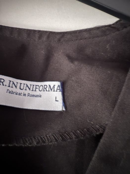 Vand costum nou pentru diferite activitati care necesita uniforma