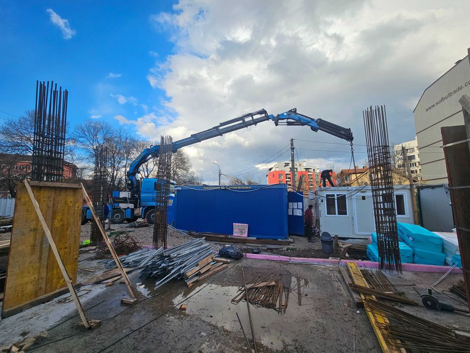 Камион с кран. Транспортни и товаро-разтоварни услуги.