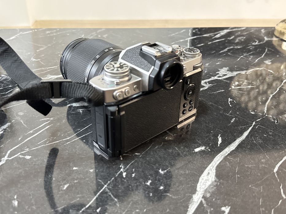 Nikon Zfc cu obiectiv Nikkor dx 18-140/3.5-6.3
