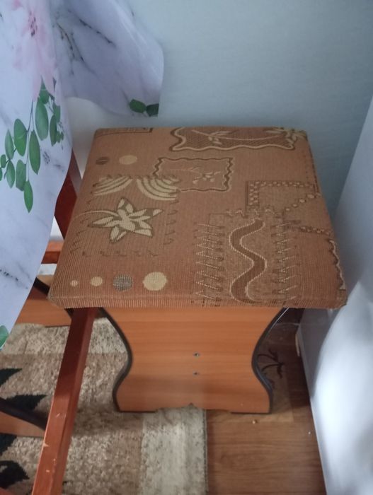 Продам стол 2 стула