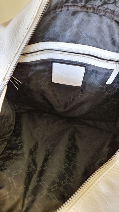 Бяла чанта от естествена кожа