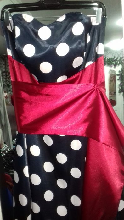 Женское вечернее платье.