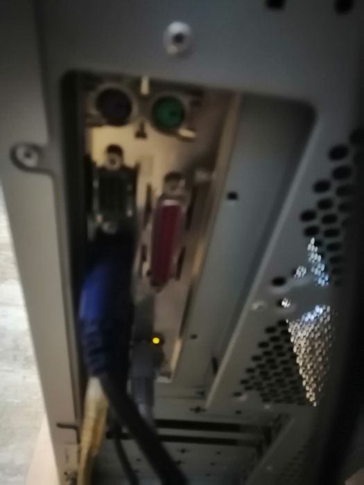 Продавам компютър