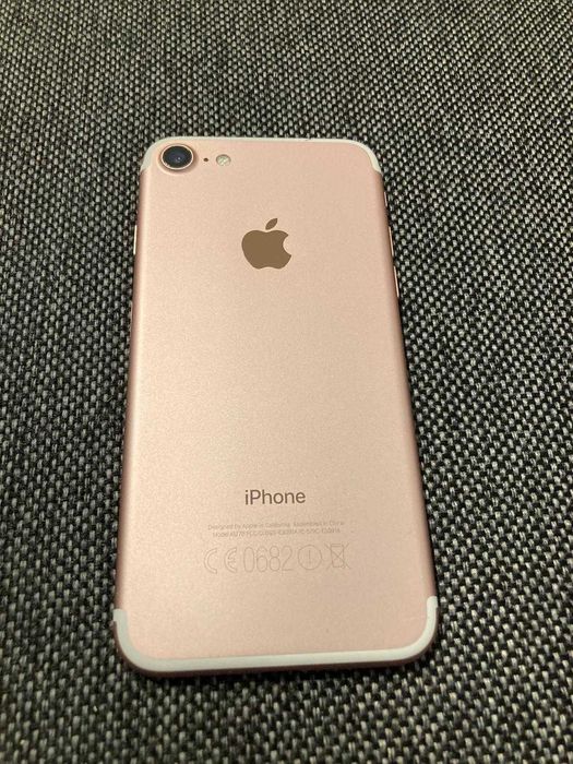 iPhone 7 - 32 GB alb/roz - deblocat, baterie 100%, folie ecran noua